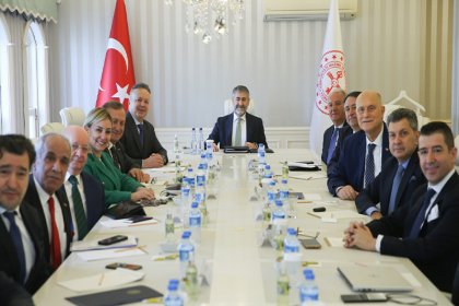 Maliye Bakan Nebati TİM Başkanı İsmail Gülle ve Yönetim Kurulu üyeleriyle bir araya geldi
