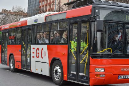 Mansur Yavaş; 'Ankara Büyükşehir Belediyemizin 100 adet dizelden dönüştürülmüş elektrikli otobüsümüz yola çıkmaya hazır'