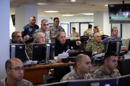 Millî Savunma Bakanı Hulusi Akar, 'Pençe-Kılıç Hava Harekâtı'nı yönetti