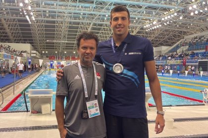 Milli yüzücü Emre Sakcı’dan Akdeniz Oyunları’nda çifte madalya
