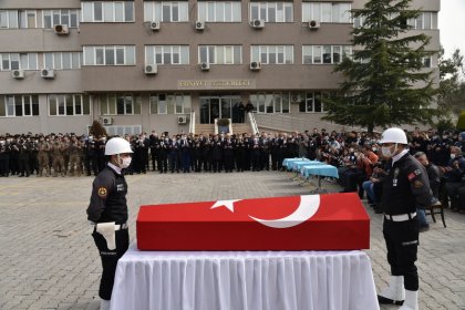 Muğla, Ortaca İlçe Emniyet Müdürlüğünde görevi başında geçirdiği kazada yaralanan Polis Memuru Aytaç Babayiğit hastanede hayatını kaybetti