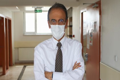 Prof. Dr. Mehmet Ceyhan, 'Riskli hastalarda molnupiravir kullanmak yararlı olur mu?' sorusunu yanıtladı