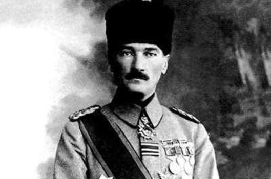 102 yıl önce bugün Atatürk'e 'Mareşallik' ve 'Gazi' unvanı verildi 102 yıl önce bugün Atatürk'e 'Mareşallik' ve 'Gazi' unvanı verildi