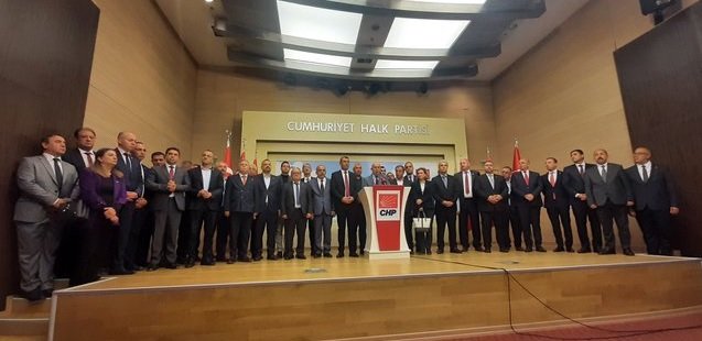 55 İl Başkanı Kurultay Delegelerini temsilen Kılıçdaroğlu’nu desteklediklerini açıkladı 55 İl Başkanı Kurultay Delegelerini temsilen Kılıçdaroğlu’nu desteklediklerini açıkladı