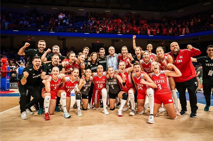 A Milli Kadın Voleybol Takımı, FIVB Milletler Liginde ABD'yi 3-1 yenerek finale yükseldi