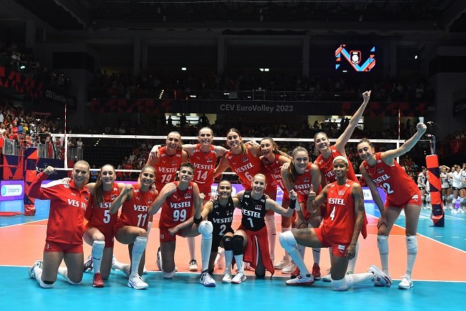 A Milli Kadın Voleybol Takımımız; 2023 CEV Kadınlar Avrupa Voleybol Şampiyonası’nda Yunanistan’ı 3-0 yendi