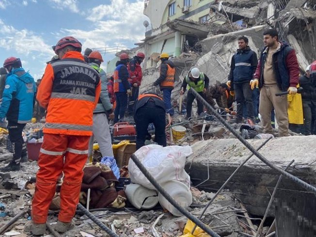 AFAD; Kahramanmaraş-Pazarcık’ta meydana gelen depremde 3381 kişi hayatını kaybetti, 20 bin 426 kişi yaralandı AFAD; Kahramanmaraş-Pazarcık’ta meydana gelen depremde 3381 kişi hayatını kaybetti, 20 bin 426 kişi yaralandı