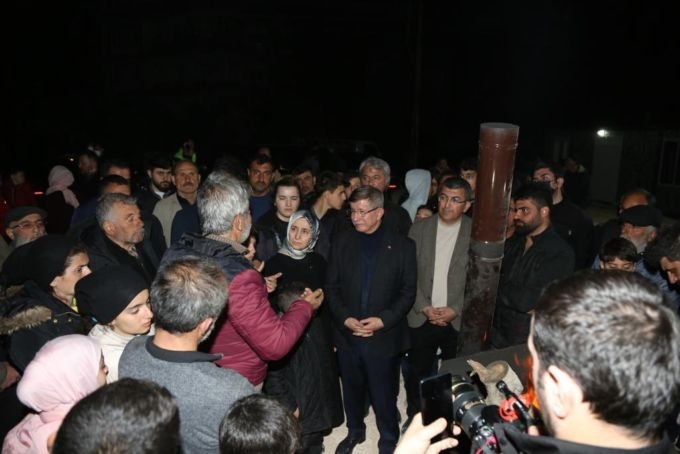 Ahmet Davutoğlu, Antakya'dan iktidara seslendi; milletin gözyaşları üzerinden pr yapmanıza asla izin veremeyeceğiz!