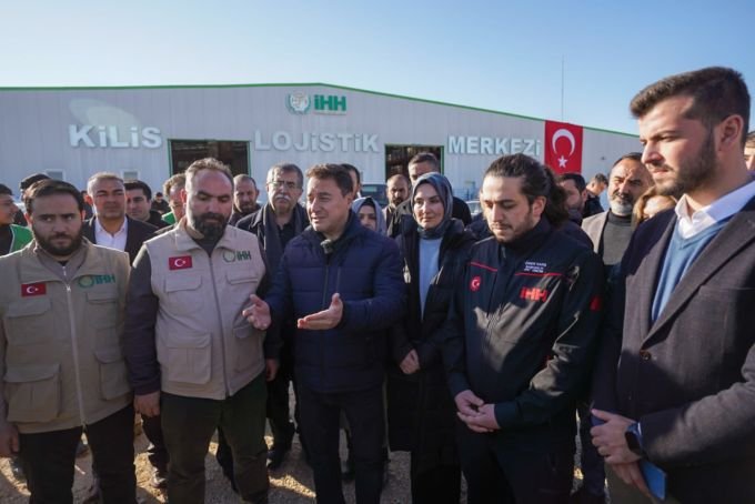 Ali Babacan: 'Kimse kimseye milletin parasıyla caka satmasın' Ali Babacan: 'Kimse kimseye milletin parasıyla caka satmasın'