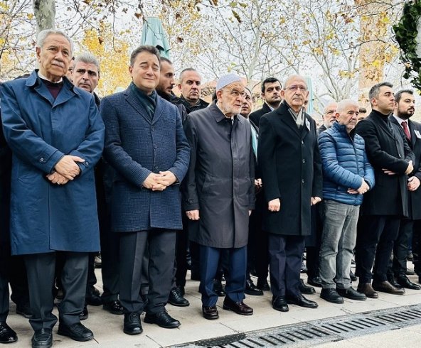 Ali Babacan’ın annesi Güner Babacan son yolculuğuna uğurlandı Ali Babacan’ın annesi Güner Babacan son yolculuğuna uğurlandı
