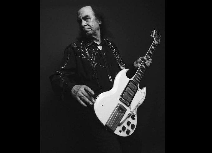 Anadolu Rock müziğinin efsane ismi Erkin Koray hayatını kaybetti Anadolu Rock müziğinin efsane ismi Erkin Koray hayatını kaybetti