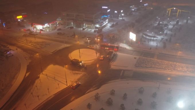 Ankara Büyükşehir Belediyesinin karla mücadele çalışmaları sabaha kadar sürdü yollar tertemiz