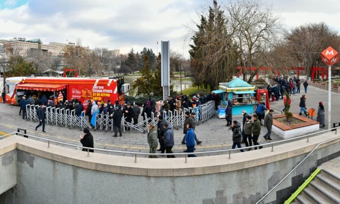 Ankara Büyükşehir Belediyesi'nin uygun fiyatlı et satışına yoğun ilgi Ankara Büyükşehir Belediyesi'nin uygun fiyatlı et satışına yoğun ilgi