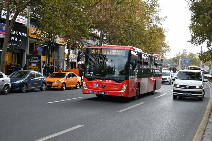 Ankara'da EGO araçlarının seferleri, havalimanına giriş izni olmadığı öne sürülerek engellendi