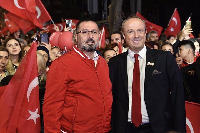 Avcılar'da tarihinin en kalabalık Cumhuriyet Korteji Avcılar'da tarihinin en kalabalık Cumhuriyet Korteji
