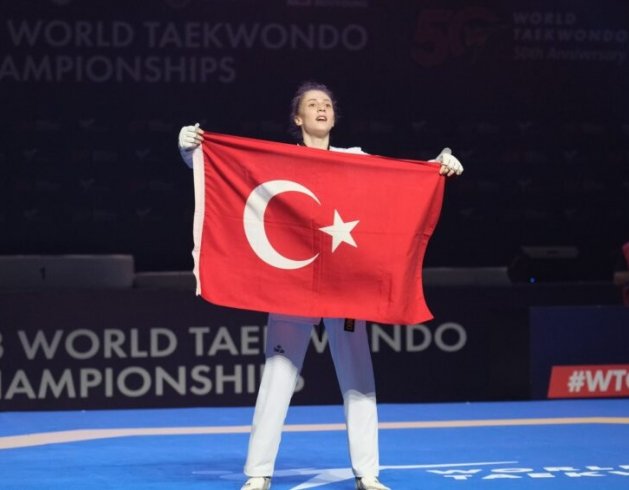 Bakü’de düzenlenen şampiyonada milli sporcumuz Merve Dinçel, altın madalya kazandı