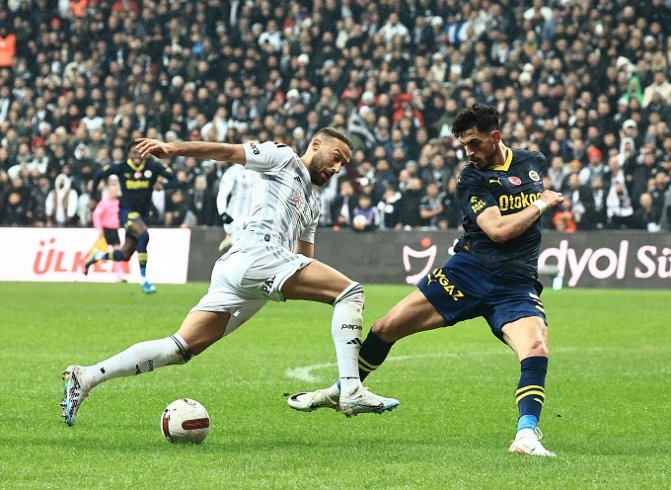 Beşiktaş evinde Fenerbahçe'ye 3-1 yenildi