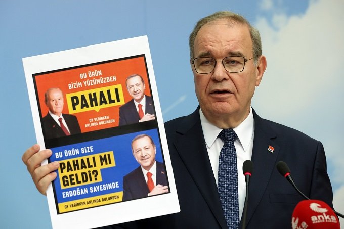 CHP Sözcüsü Faik Öztrak; 'Enflasyonu arşa çıkaranlar, Enflasyonu düşürmekle uğraşacağına, Gençlerimizle uğraşıyorlar' CHP Sözcüsü Faik Öztrak; 'Enflasyonu arşa çıkaranlar, Enflasyonu düşürmekle uğraşacağına, Gençlerimizle uğraşıyorlar'