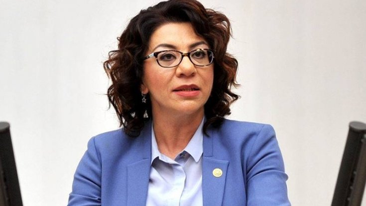CHP'li Tur Yıldız Biçer; 'Sayın Özel tv’deki konuşmasında 'içeride başka, dışarıda başka' konuşmak zorunda kaldığını söylemesi de ekstra şaşırtıcıydı' CHP'li Tur Yıldız Biçer; 'Sayın Özel tv’deki konuşmasında 'içeride başka, dışarıda başka' konuşmak zorunda kaldığını söylemesi de ekstra şaşırtıcıydı'