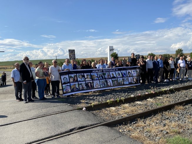 Çorlu Tren Katliamının 5. yılında hayatını kaybedenler 8 Temmuz'da Uzunköprü ve Çorlu Sarılar köyünde anıldı Çorlu Tren Katliamının 5. yılında hayatını kaybedenler 8 Temmuz'da Uzunköprü ve Çorlu Sarılar köyünde anıldı
