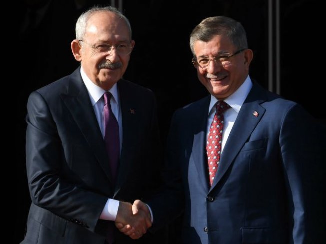 Davutoğlu’ndan Kılıçdaroğlu’nun adaylık kampanyasına nakdi destek