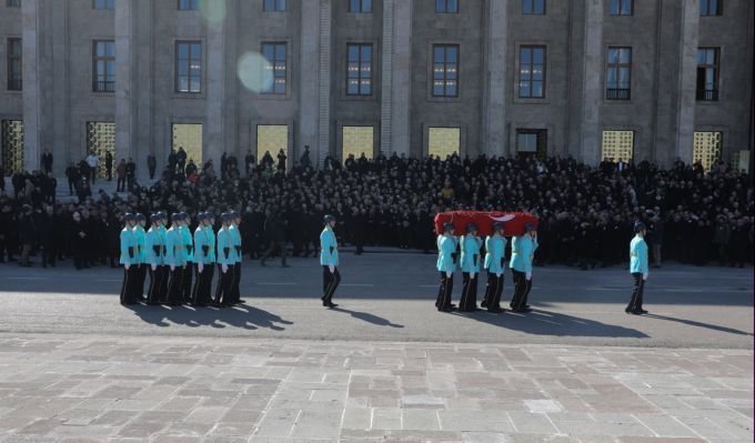 Deniz Baykal için TBMM'de cenaze töreni düzenlendi Deniz Baykal için TBMM'de cenaze töreni düzenlendi