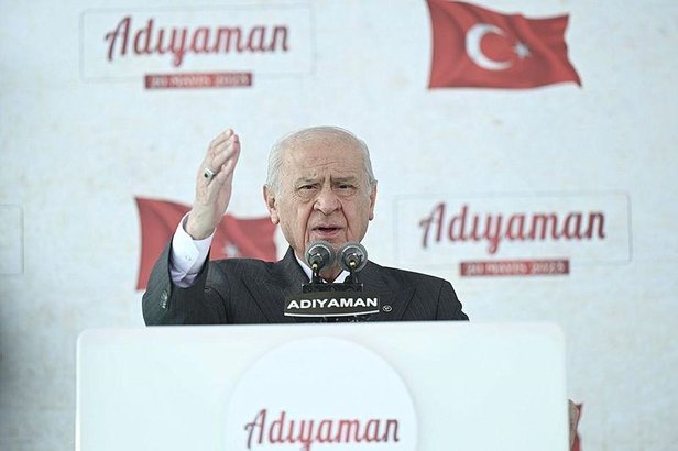 Devlet Bahçeli Adıyaman'da depremzedelere seslendi: 'İkinci mührü vurma zamanı 28 Mayıs'tır. Mührü elinize alın koşa koşa alayınız sandığa gidin' Devlet Bahçeli Adıyaman'da depremzedelere seslendi: 'İkinci mührü vurma zamanı 28 Mayıs'tır. Mührü elinize alın koşa koşa alayınız sandığa gidin'