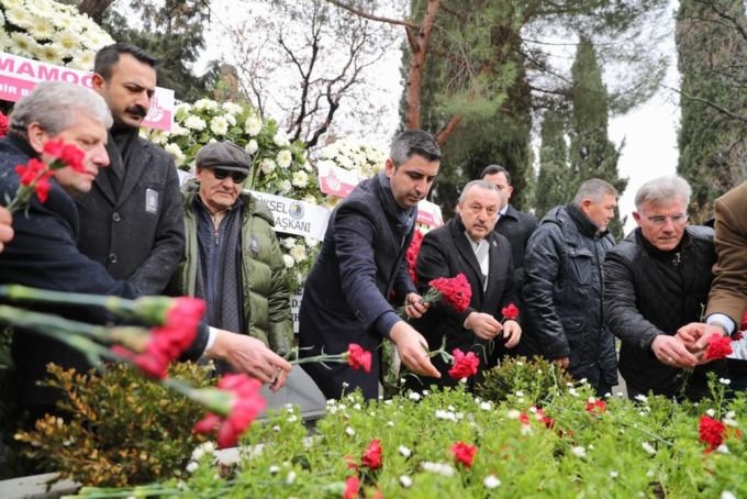Devlet Eski Bakanı Adnan Kahveci, Vefatının 30’uncu yıl dönümünde Kartal’da mezarı başında anıldı