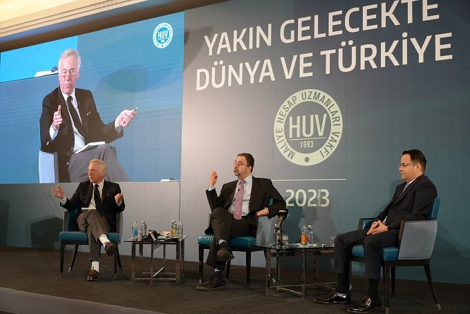 Dünyaca ünlü iktisatçılar ‘Yakın Gelecekte Dünya ve Türkiye’ Panelinde buluştu Dünyaca ünlü iktisatçılar ‘Yakın Gelecekte Dünya ve Türkiye’ Panelinde buluştu