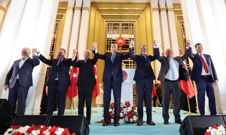 2. turda kesin olmayan sonuçlara göre kazanan Erdoğan Beştepe'de vatandaşlara seslendi; Bugün kimse kaybetmemiştir, 85 milyonun tamamı kazanmıştır! 2. turda kesin olmayan sonuçlara göre kazanan Erdoğan Beştepe'de vatandaşlara seslendi; Bugün kimse kaybetmemiştir, 85 milyonun tamamı kazanmıştır!
