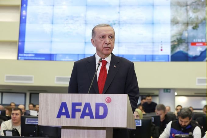 Erdoğan AFAD Genel Merkezinden yaptığı kabine açıklamasında; 'Hiçbir vatandaşımızı maddi-manevi açıdan sahipsiz bırakmayacağız'
