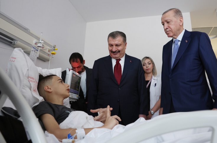 Erdoğan, Gazze'den getirilen hastaları ziyaret etti