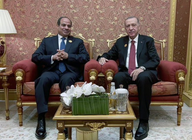 Erdoğan, İslam İşbirliği Teşkilatı ve Arap Ligi Olağanüstü Ortak Zirvesinde Sisi ile görüştü