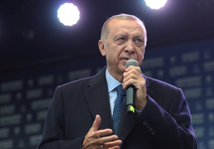Erdoğan, İstanbullulara Sultangazi'den seslendi; 'Bu ülkenin tüm bireylerine sesleniyorum; Unutmayın, sandığın kazası belki olur ama maliyeti çok ağırdır!' Erdoğan, İstanbullulara Sultangazi'den seslendi; 'Bu ülkenin tüm bireylerine sesleniyorum; Unutmayın, sandığın kazası belki olur ama maliyeti çok ağırdır!'