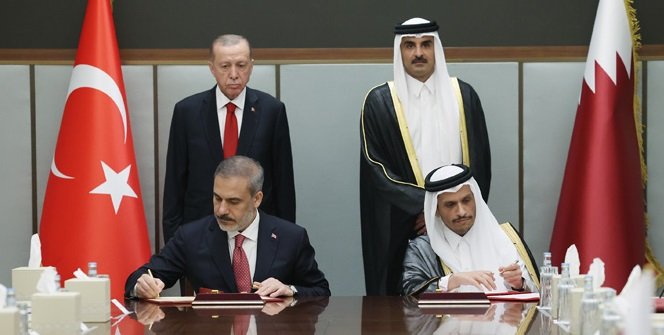 Erdoğan, Katar’da resmî törenle karşılandı