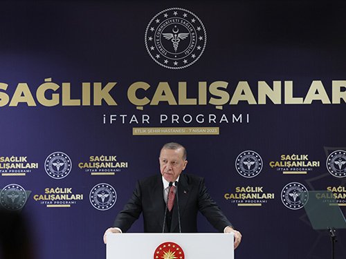 Erdoğan, sağlık çalışanlarıyla iftarda buluştu Erdoğan, sağlık çalışanlarıyla iftarda buluştu