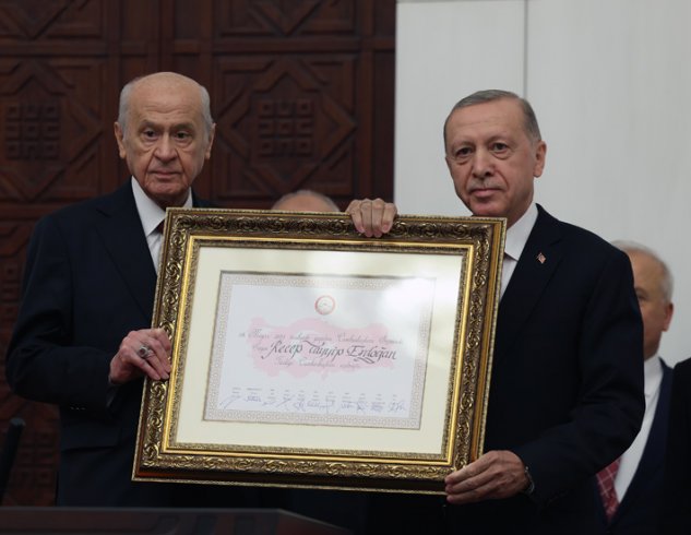 Erdoğan, TBMM Genel Kurulu’nda yemin ederek göreve başladı Erdoğan, TBMM Genel Kurulu’nda yemin ederek göreve başladı