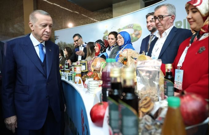 Erdoğan; Toprağımıza sahip çıkmanın, onu işleyen çiftçilerimize destek olmanın gayreti içindeyiz Erdoğan; Toprağımıza sahip çıkmanın, onu işleyen çiftçilerimize destek olmanın gayreti içindeyiz