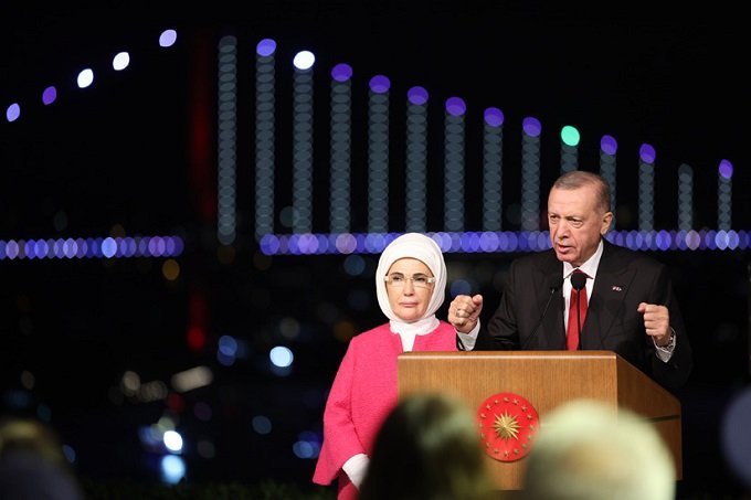 Erdoğan; 'Türkiye Cumhuriyeti; köksüz, tarihsiz, hudayinabit ve nevzuhur bir devlet değildir' Erdoğan; 'Türkiye Cumhuriyeti; köksüz, tarihsiz, hudayinabit ve nevzuhur bir devlet değildir'