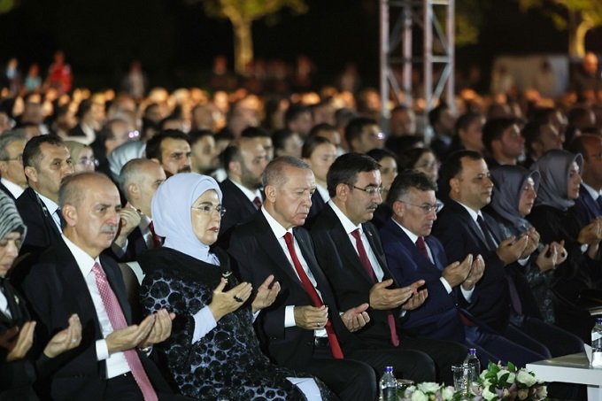 Erdoğan, 'Türkiye'yi dünyanın en büyük, en güçlü, en müreffeh 10 devletinden biri yapacağız' Erdoğan, 'Türkiye'yi dünyanın en büyük, en güçlü, en müreffeh 10 devletinden biri yapacağız'