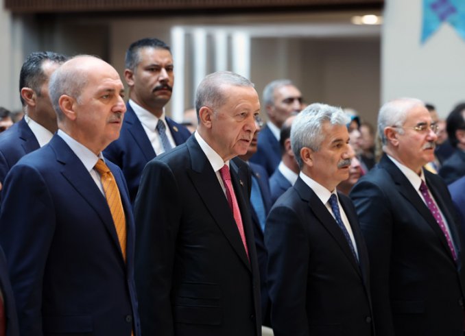 Erdoğan; 'Vesayetçilerin, 27 Mayıs 1960 darbesiyle Türkiye'nin ayağına vurduğu, 12 Eylül rejiminin perçinlediği prangaların sökülüp atılma vakti artık gelmiştir'