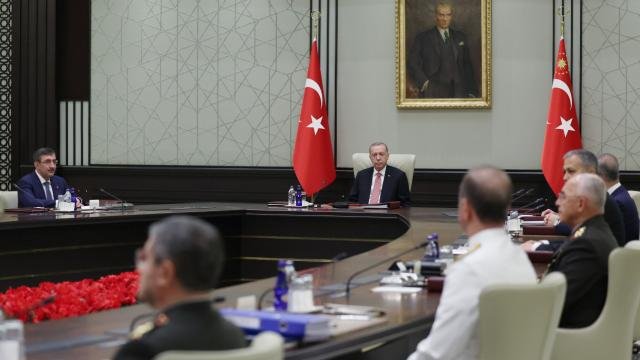 Erdoğan'ın başkanlık ettiği YAŞ toplantısı sona erdi Erdoğan'ın başkanlık ettiği YAŞ toplantısı sona erdi