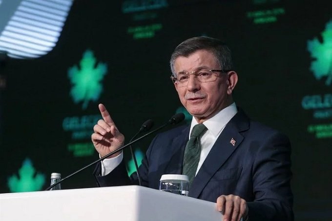 Gelecek Partisi Genel Başkanı Davutoğlu; Sinan Ateş‘in kanı hala yerde, iki yetimin gözyaşları ve ahı ise peşinizde!