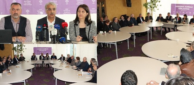 HDP Eş Başkanı Mithat Sancar: Seçimlere Yeşil Sol Parti çatısı altında girme kararı aldık HDP Eş Başkanı Mithat Sancar: Seçimlere Yeşil Sol Parti çatısı altında girme kararı aldık