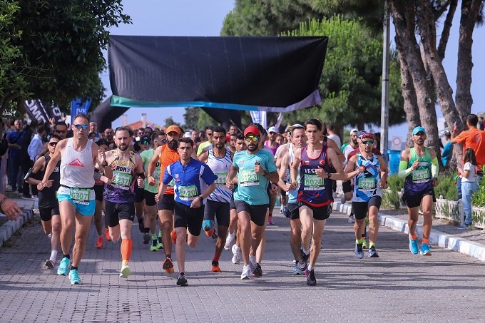 İlk kez düzenlenen Salomon Çeşme Yarı Maratonu sona erdi