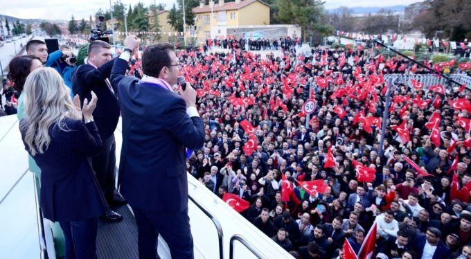 İmamoğlu, Burdur'da konuştu; Memleketimizin her köşesine bu özenle bakacağız. Depreme güçlü şehirleri hep birlikte var edeceğiz'