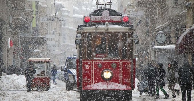 İstanbul'da yoğun kar yağışı başladı İstanbul'da yoğun kar yağışı başladı