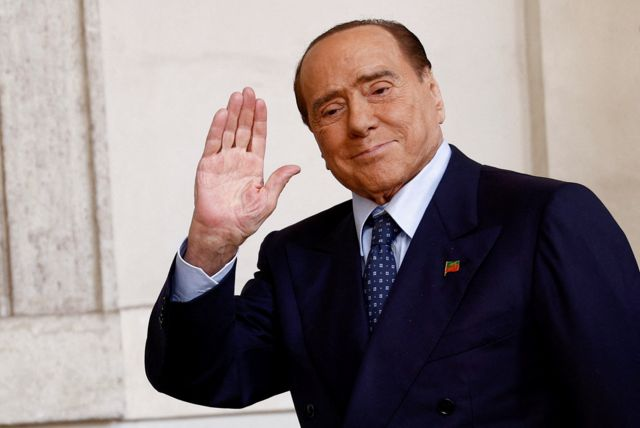 İtalya'nın eski Başbakanı Berlusconi kaldırıldığı hastanede hayatını kaybetti