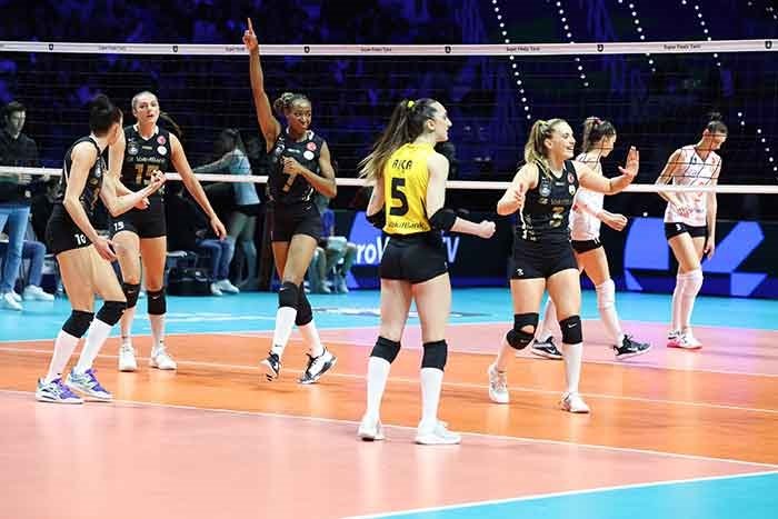 Kadınlar CEV Şampiyonlar Ligi Süper Final maçında Eczacıbaşı Dynavit'i 3-1 yenen VakıfBank 6. kez şampiyon oldu Kadınlar CEV Şampiyonlar Ligi Süper Final maçında Eczacıbaşı Dynavit'i 3-1 yenen VakıfBank 6. kez şampiyon oldu
