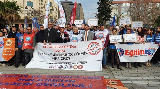 Kamu Konfederasyonlar Platformu çağrısıyla memurlar; yetersiz maaş zamları, yüksek enflasyon nedeniyle yaşadıkları geçim sıkıntısı için bir gün iş bıraktı